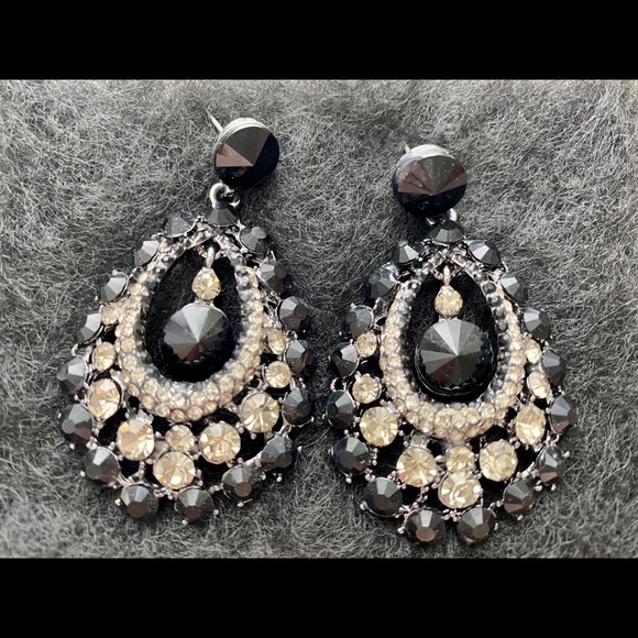 ❤️ Black and white earrings from Saks fifth Avenue - Picture 1 of 1